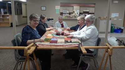 Smiling quilters_l